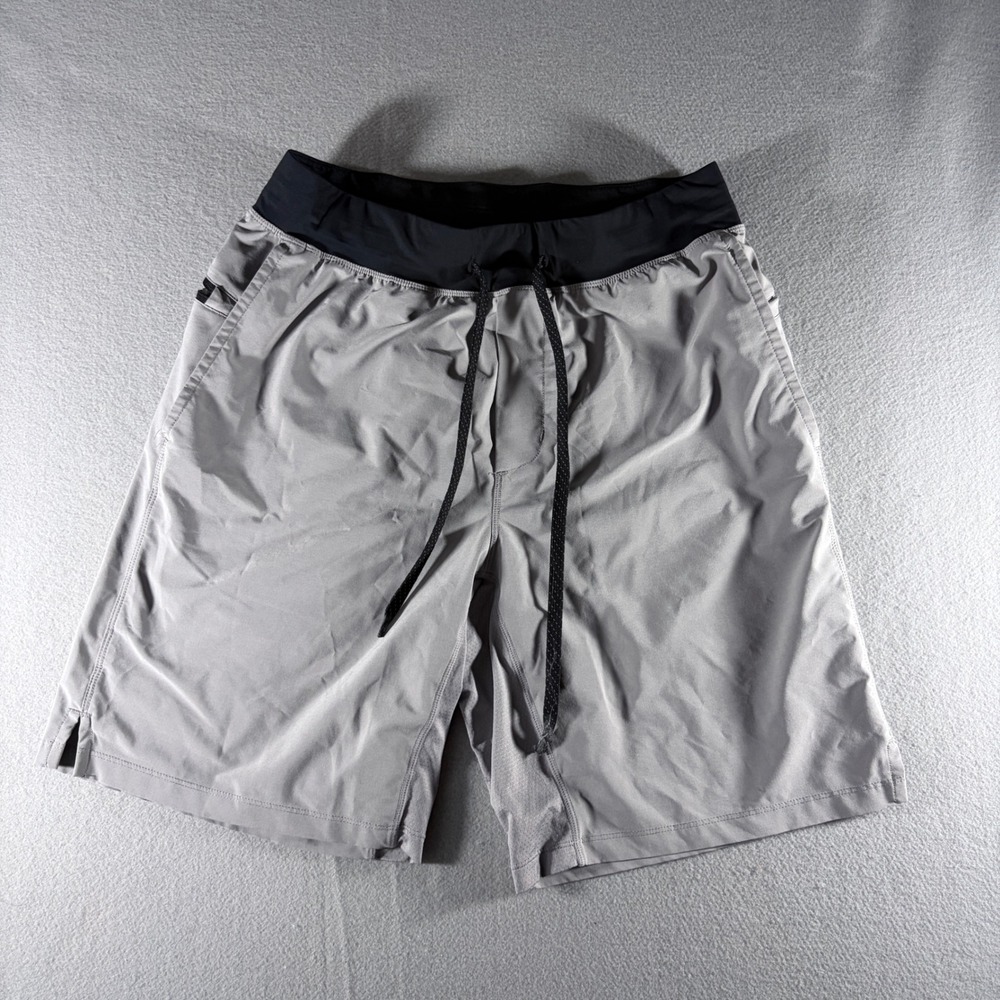 Fabletics Mens Grey Athletic Training Shorts Elastic Waist Zipper Pockets Size L